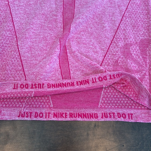 ❤️3/$30 Nike Dri-Fit Women's Pink Long Sleeve Top - Picture 10 of 13